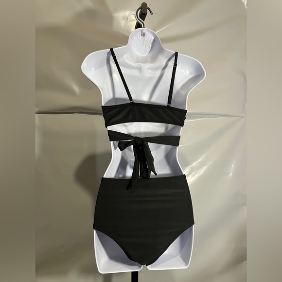 Women’s 2 Piece Bikini Swimsuit Size Small - Picture 2 of 2